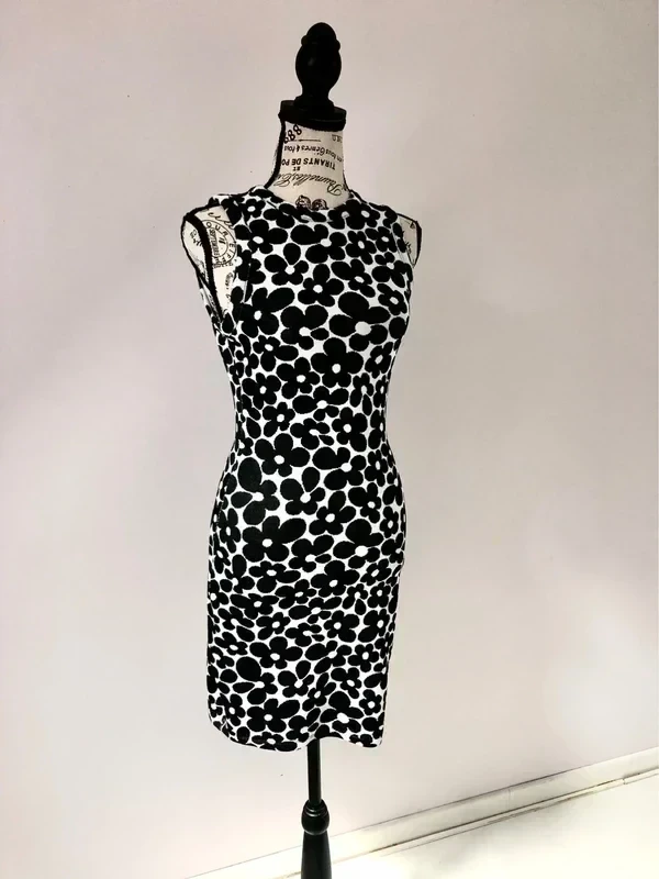 Robe en maille fleurie noir & blanc H&M – Taille S (36)